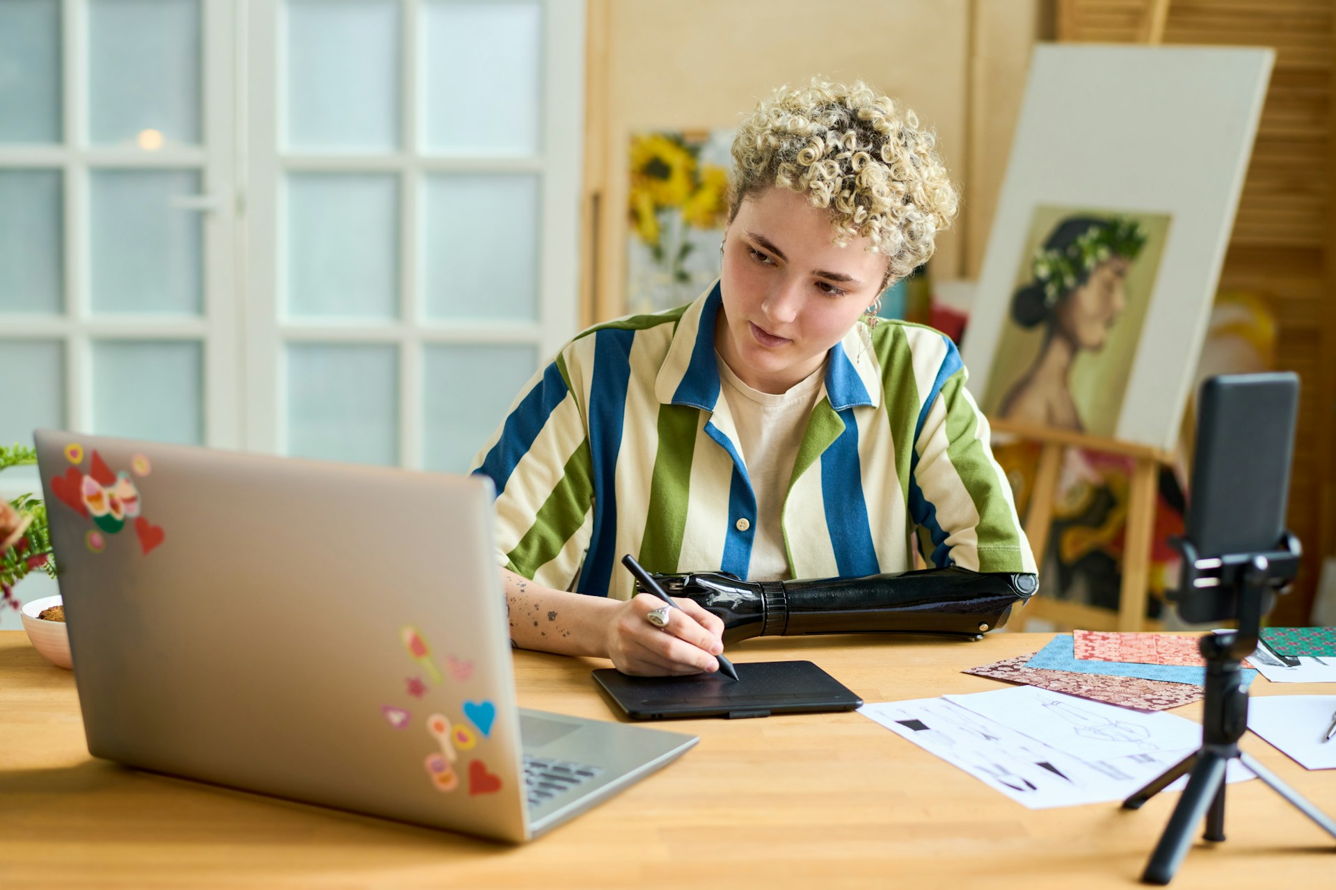 Inside Live Online Creative Classes: From Brief to Feedback