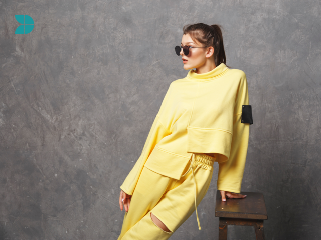 Athleisure fashion - Woman wearing athleisure clothing.